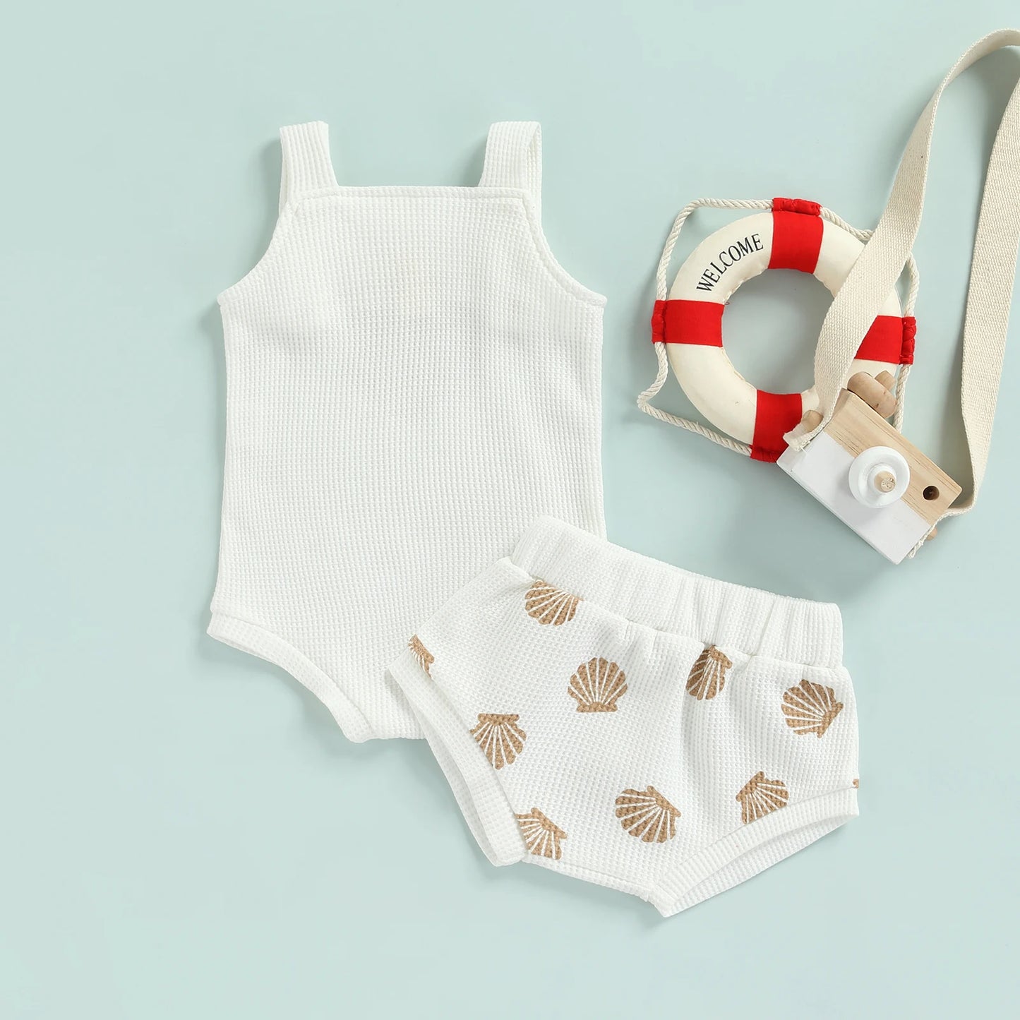 Modisches Baby Set für Neugeborene – Hosenträger-Strampler mit Muschel-Aufdruck und Bindeschorts für Jungen und Mädchen, Perfekt für den Sommer