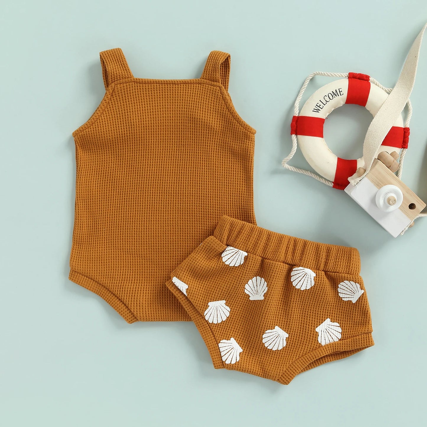 Modisches Baby Set für Neugeborene – Hosenträger-Strampler mit Muschel-Aufdruck und Bindeschorts für Jungen und Mädchen, Perfekt für den Sommer