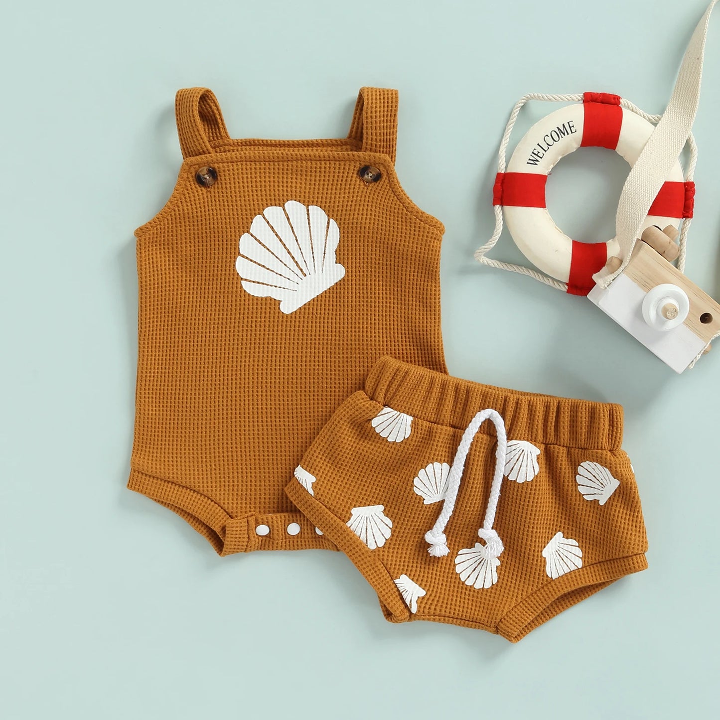 Modisches Baby Set für Neugeborene – Hosenträger-Strampler mit Muschel-Aufdruck und Bindeschorts für Jungen und Mädchen, Perfekt für den Sommer