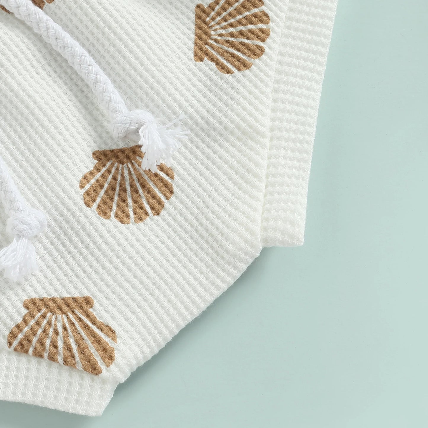 Modisches Baby Set für Neugeborene – Hosenträger-Strampler mit Muschel-Aufdruck und Bindeschorts für Jungen und Mädchen, Perfekt für den Sommer